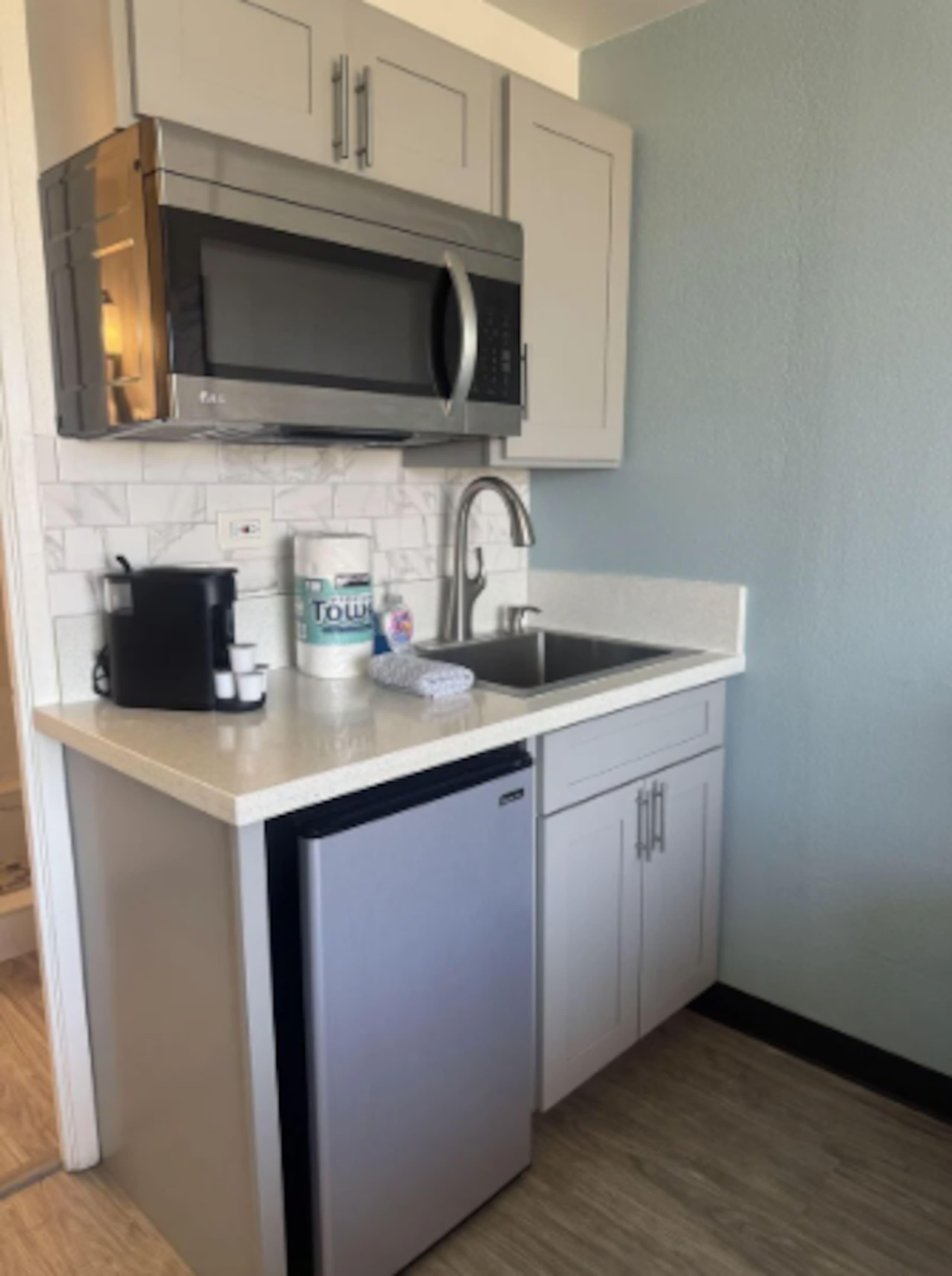 Condo in Honolulu · ★4.0 · Studio · 1 bed · 1 private bath - Image 8