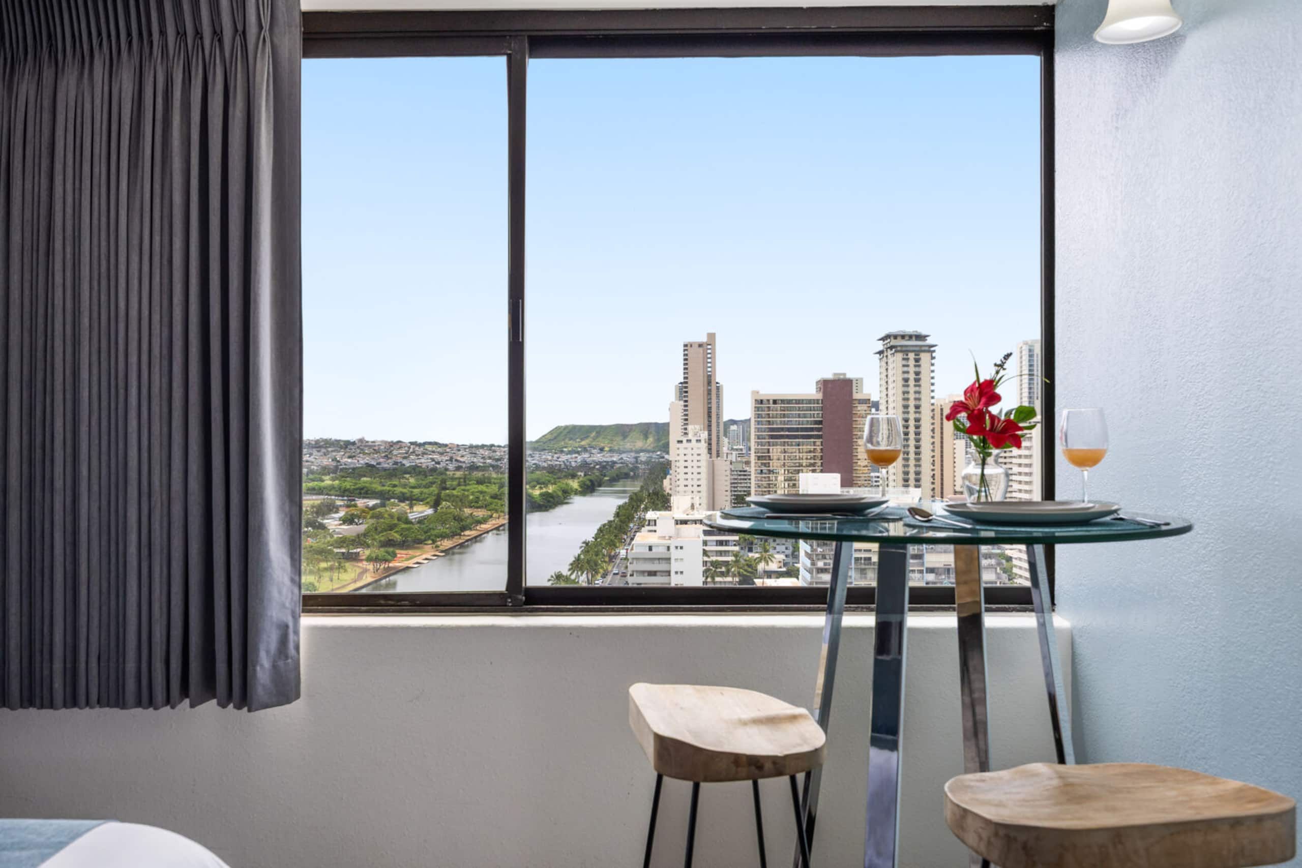 Condo in Honolulu · ★4.0 · Studio · 1 bed · 1 private bath - Image 13