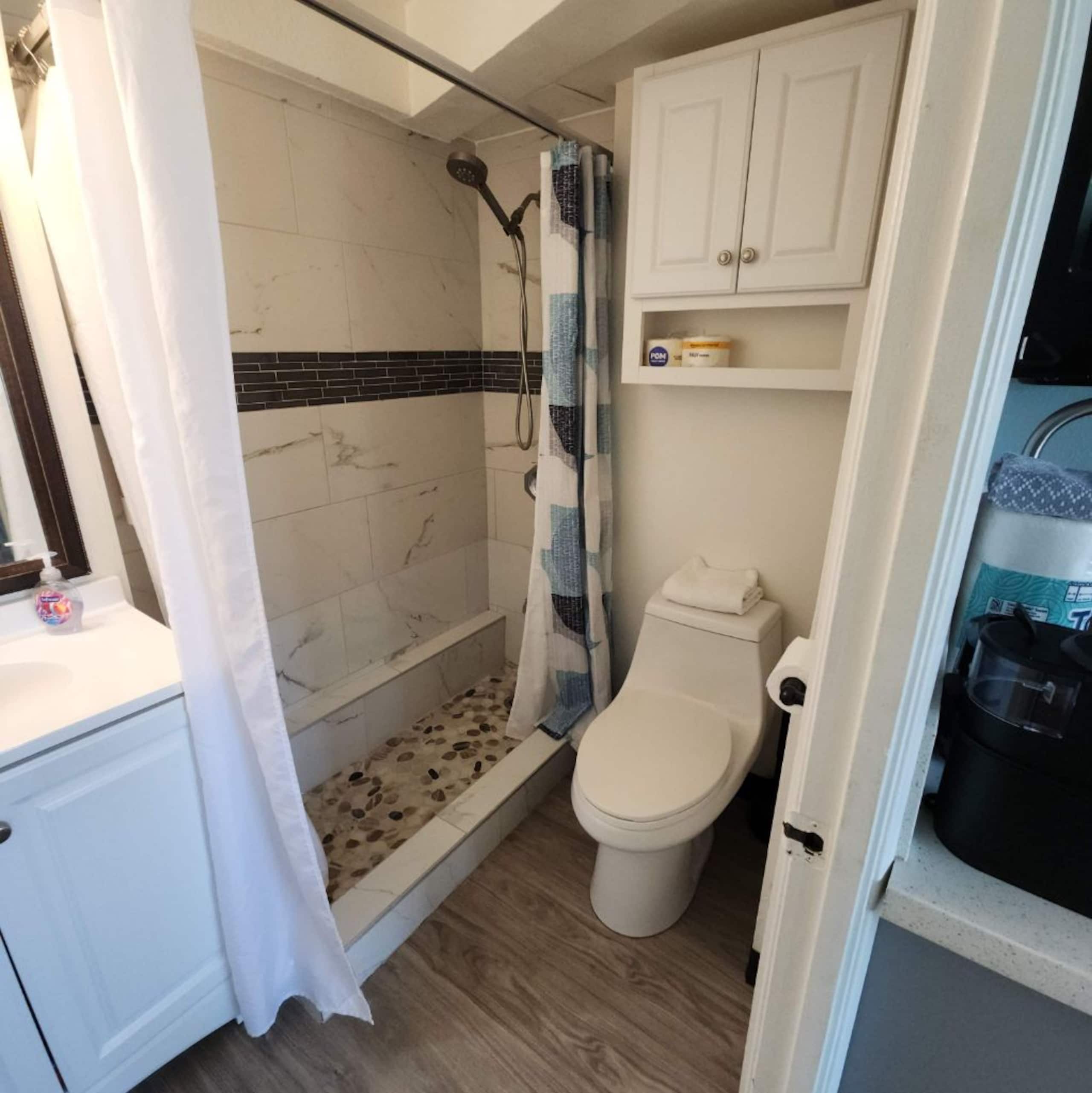 Condo in Honolulu · ★4.0 · Studio · 1 bed · 1 private bath - Image 16