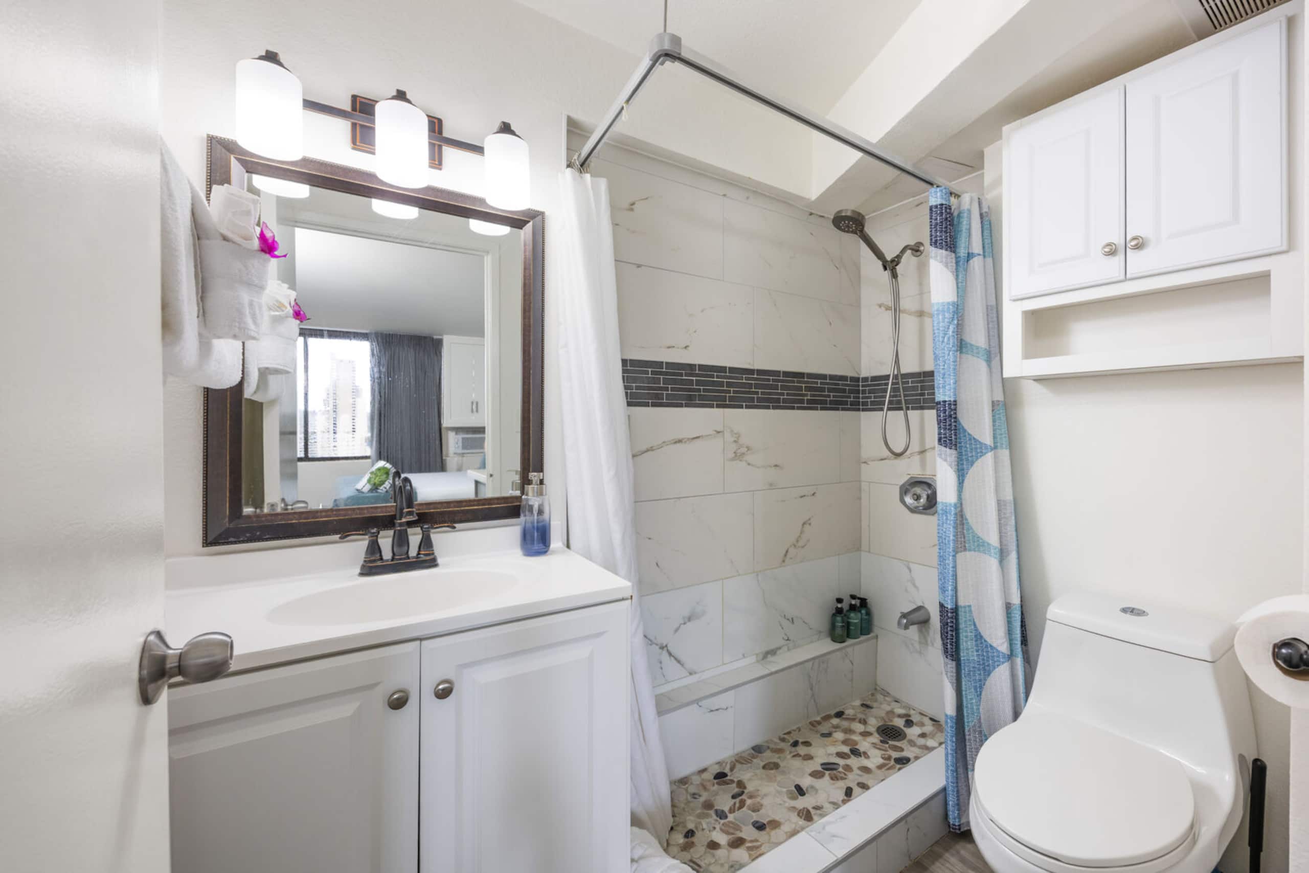 Condo in Honolulu · ★4.0 · Studio · 1 bed · 1 private bath - Image 14