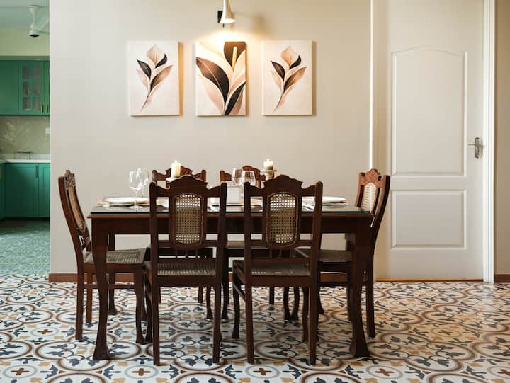 Dining area image 2