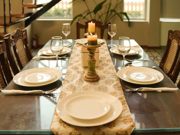Dining area image 1