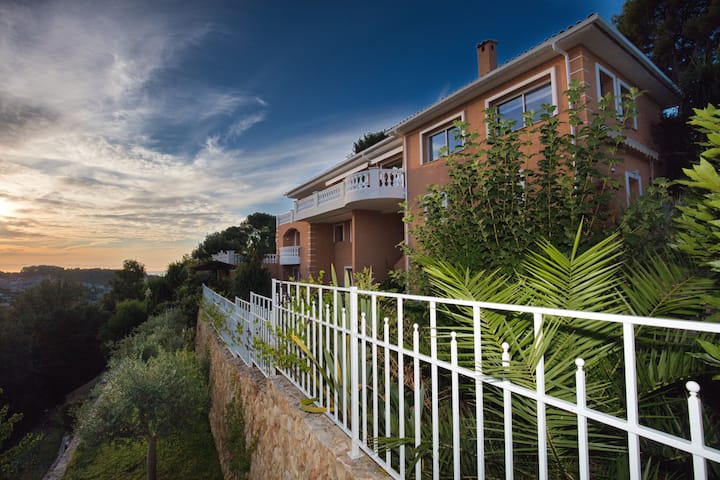 Villa Prestigieuse Dans Un Domaine Sécurisé - Antibes