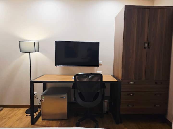 Workspace evidence from Taipei 101 / Private bathroom / Private balcony / Taipei City Hall MRT Station / Raohe Night Market / Songshan Tobacco Factory / 1-2 people / Elevator
