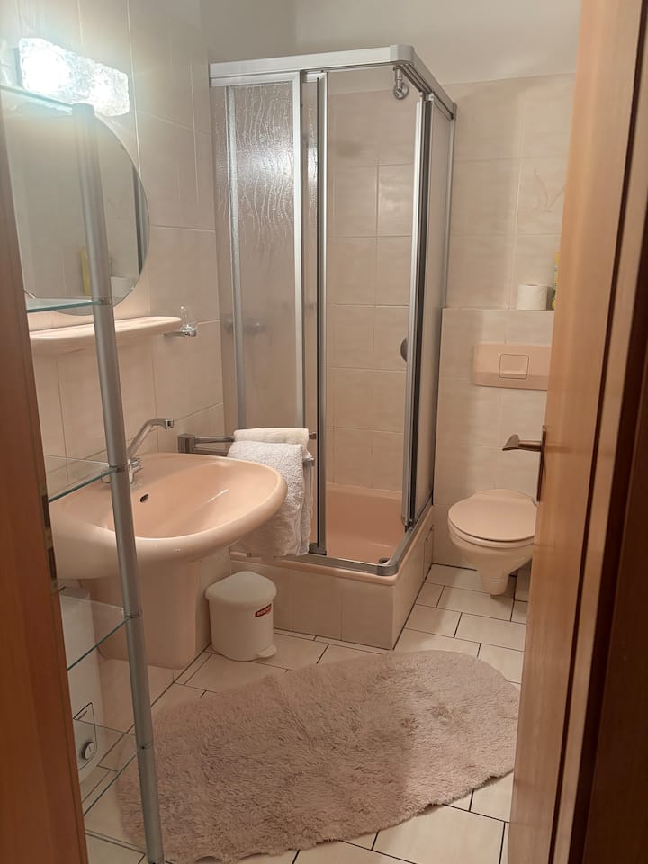 Praktisches Kleines Appartment In Düsseldorf-nord - Ratingen