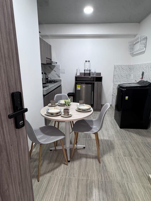 Successful Airbnb property: Suite 201, Elegant, 5 minutes from the park. in Restrepo