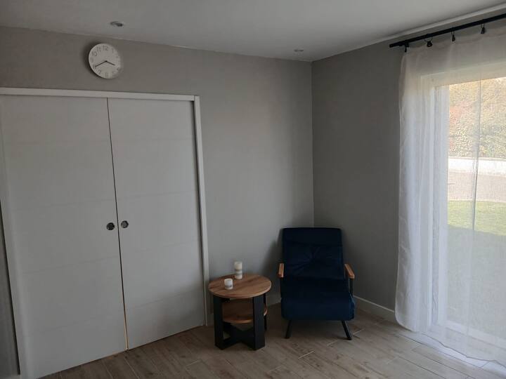 Charmant Petit Appartement Avec Jacuzzi - Saint-Quentin-Fallavier