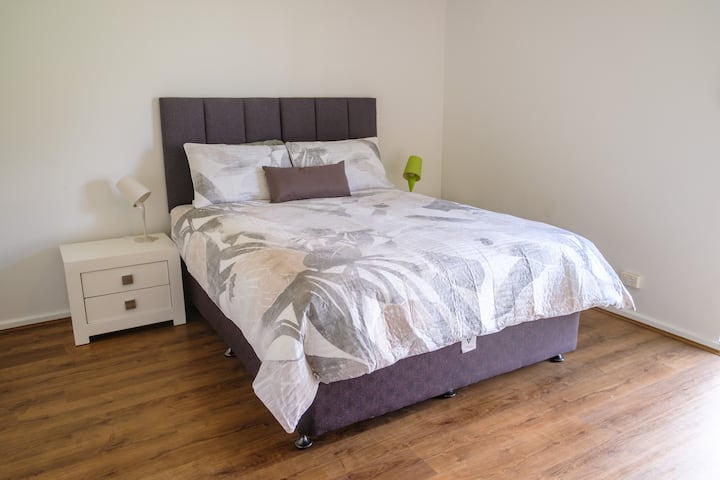 Dormitorio principal con baño semiprivado