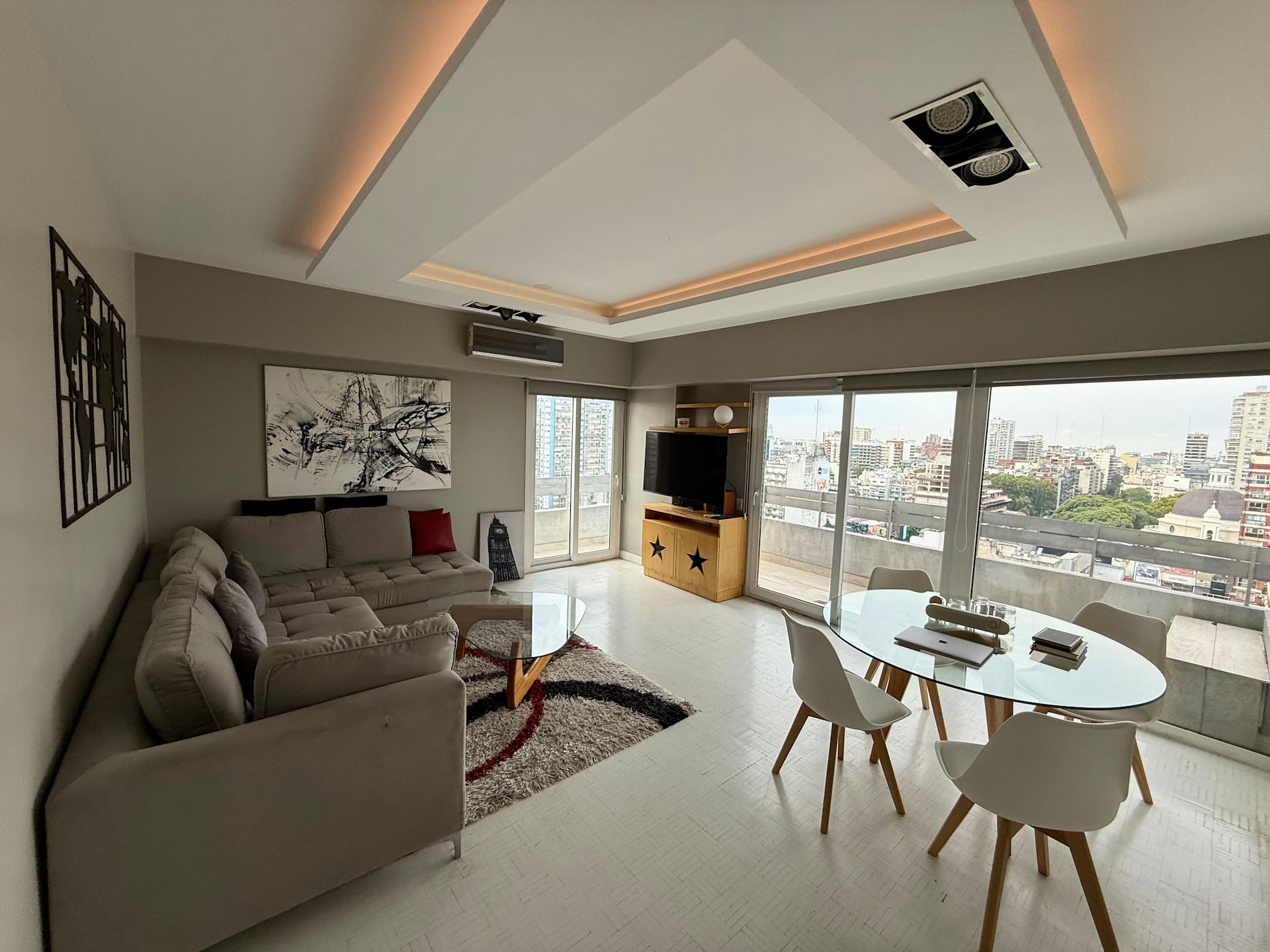 Three-bedroom apartment with balcony view in Belgrano