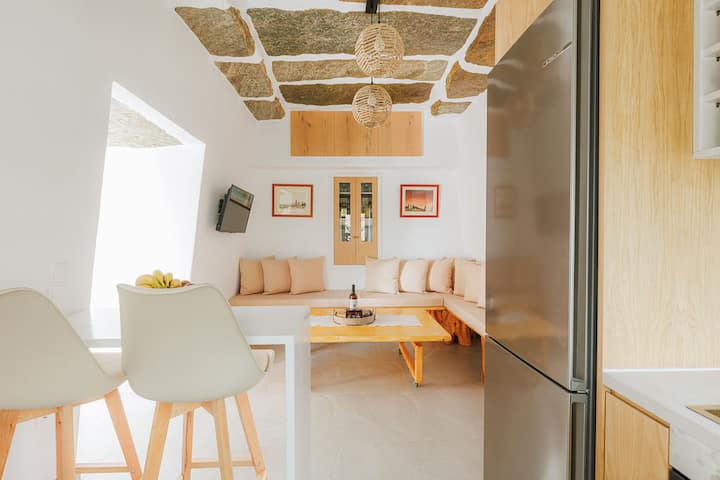Almond Stone House - Kea