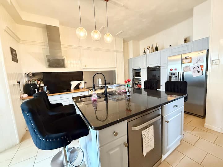 Perranporth Stay — Surf, Sand & Sunsets - Perranporth