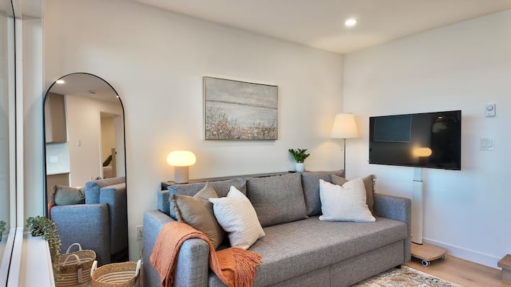 Direct Beach Access | Brand New 2-bed Guest Suite - ボウエンアイランド