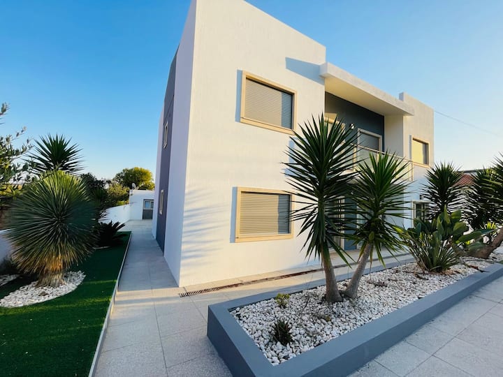 Grande Maison Tout Confort à Deux Pas De La Plage - São Martinho do Porto