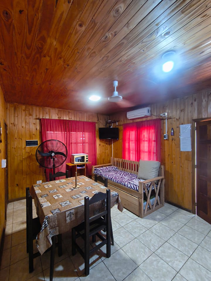 Silvia Cabaña Con Piscina Privada Y Quincho. - Puerto Iguazú