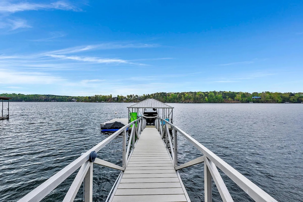 Lakefront-Hot Tub-Outdoor Shower- Deep Water-Dock – Photo 11
