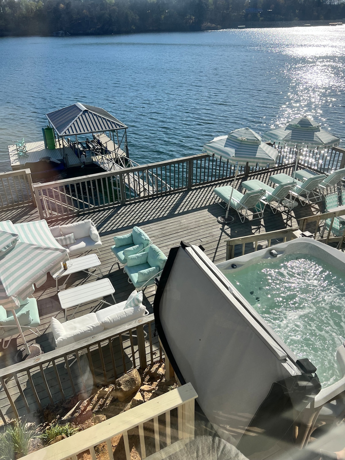 Lakefront-Hot Tub-Outdoor Shower- Deep Water-Dock – Photo 8