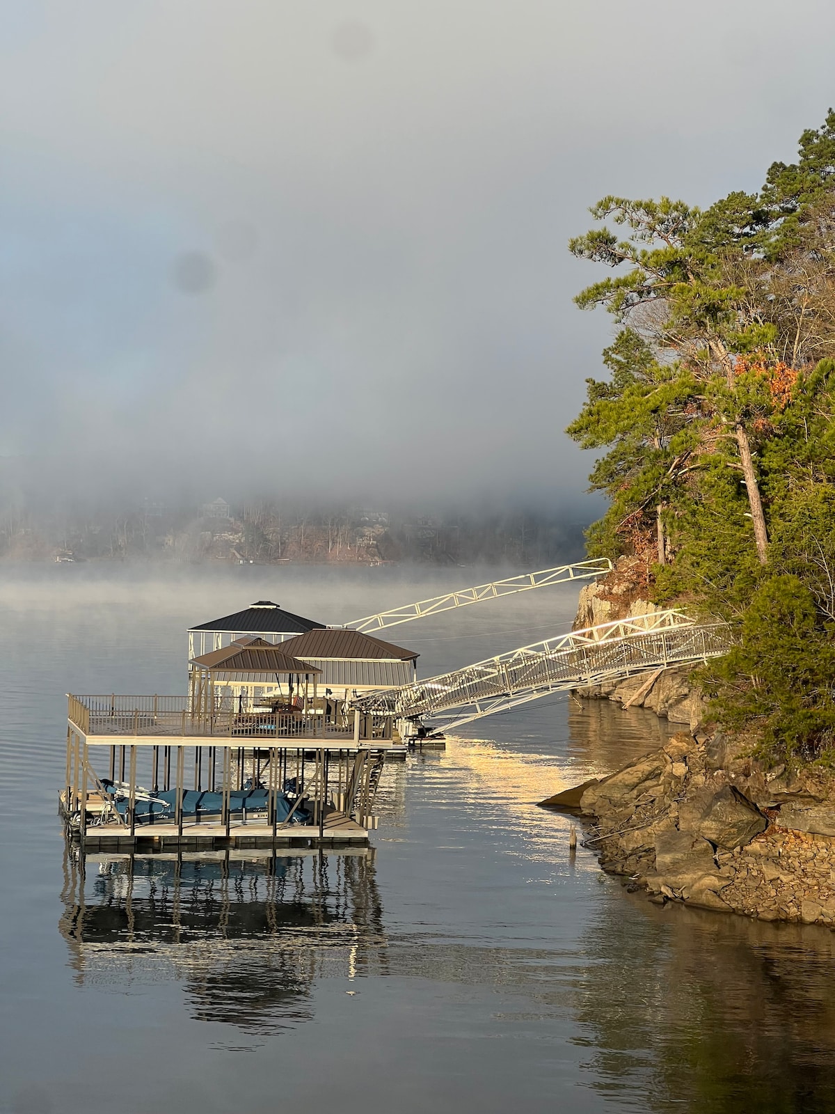 Lakefront-Hot Tub-Outdoor Shower- Deep Water-Dock – Photo 12