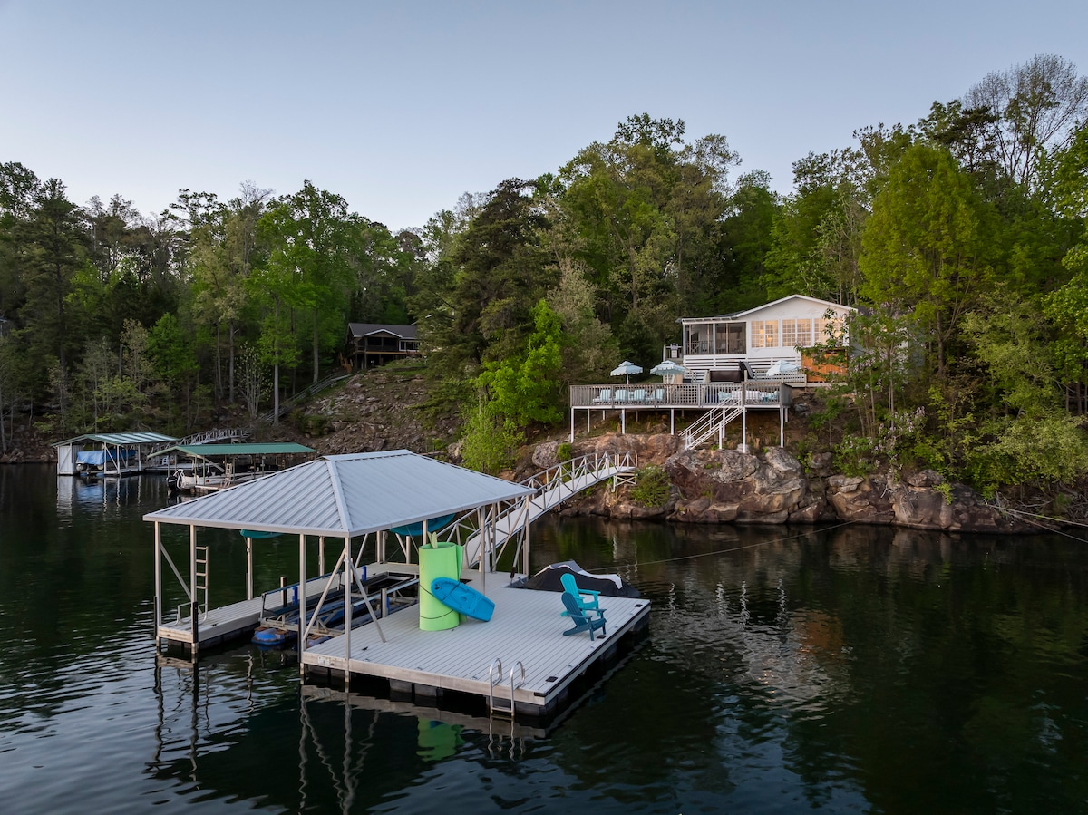 Lakefront-Hot Tub-Outdoor Shower- Deep Water-Dock – Photo 4