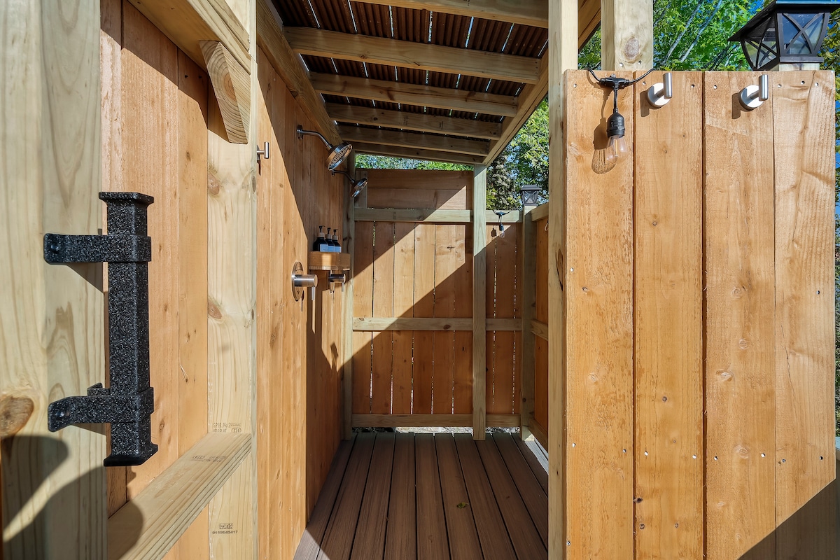 Lakefront-Hot Tub-Outdoor Shower- Deep Water-Dock – Photo 15