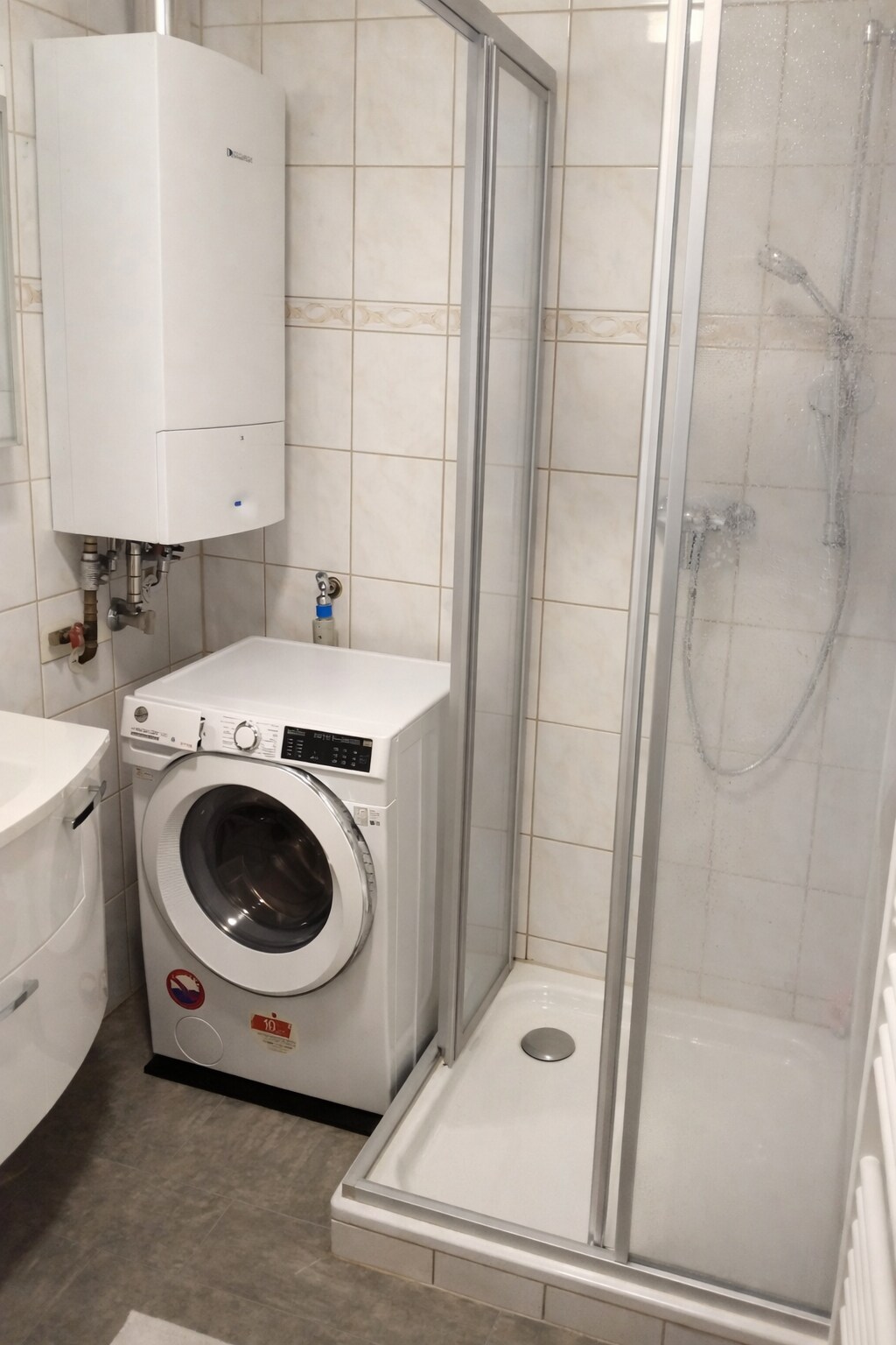 Great location | 5 minutes by train | Close to Wasen and city center