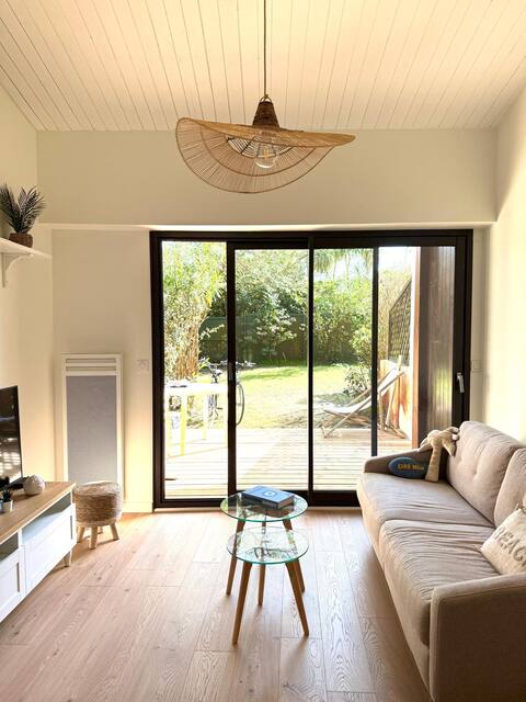 Popular Airbnb listing: 2-Bedroom House – Golf & Ocean in Lacanau