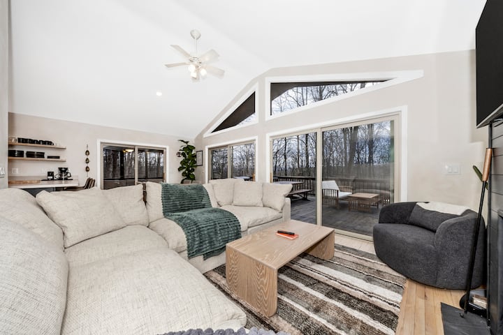 Forest Spa Retreat | Hot Tub, Sauna, Hike, Relax - Berkeley Springs, WV