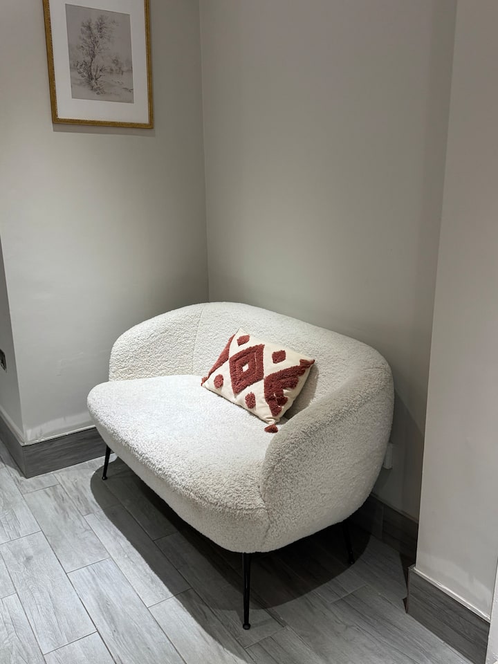 Chic Town Centre Studio Nr Luton Airport - London Luton Airport (LTN)