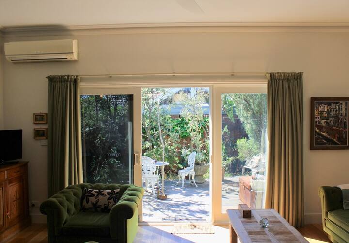 Spacious 1br Thornbury | Courtyard + Parking - 브런즈윅