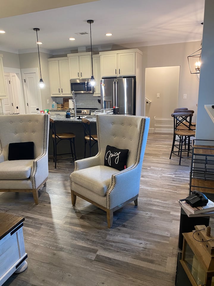 15 Min Lakepoint Sports Modern 3br W/tesla Charger - Acworth, GA