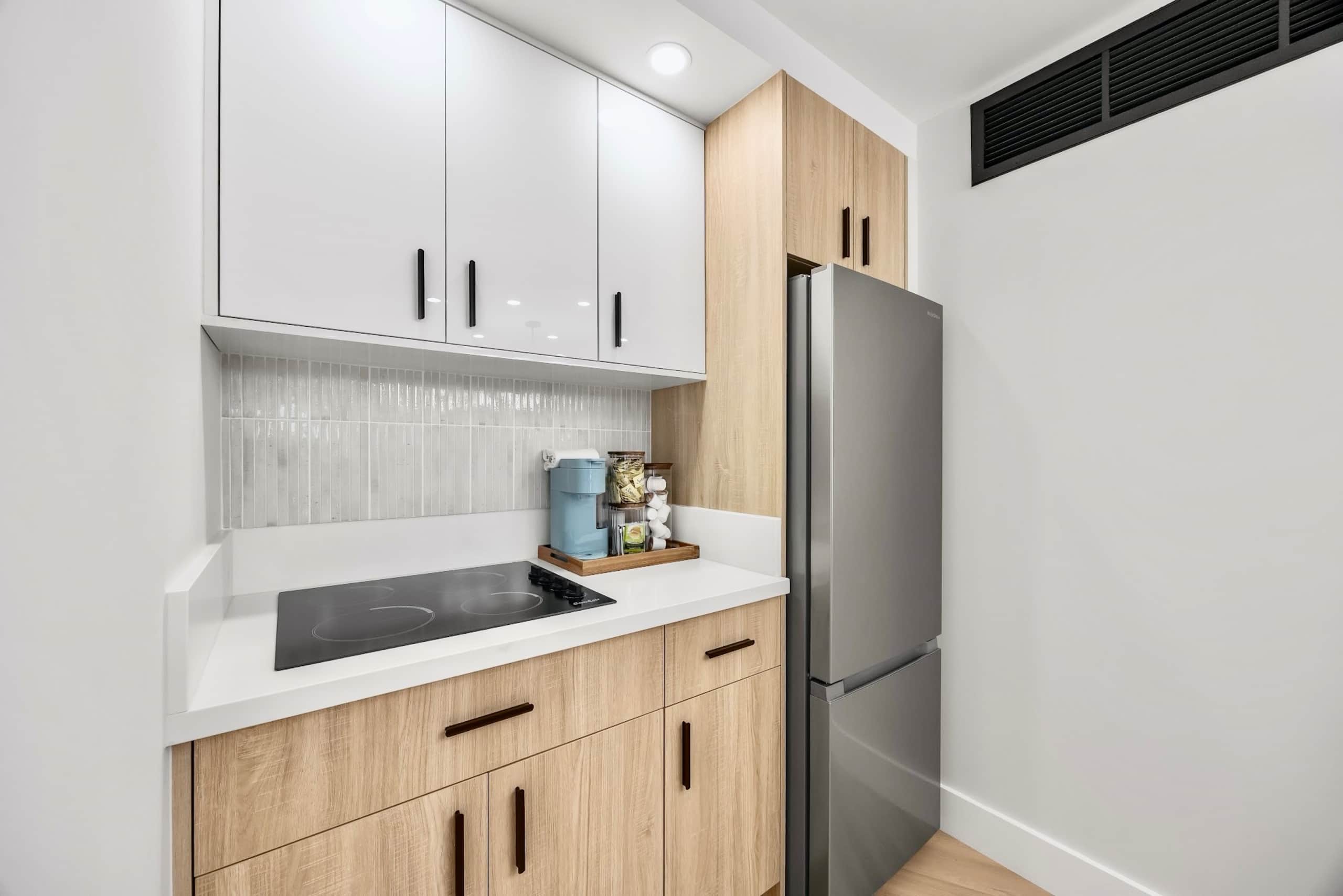26F-Financial District-City View-1BR w/Parking - Image 21