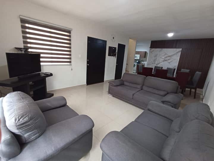 Casa En Fraccionamiento Con Caseta De Vigilancia - Tampico