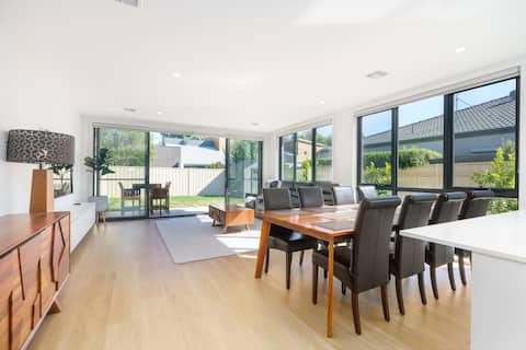 Top Airbnb: Mid-Century Home Near Hospital and Woden in Woden Valley