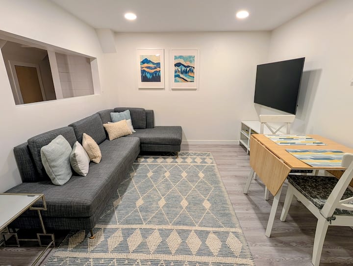 Sunrise Suite: 2 Bedrooms With Hotub, Firepit + Ev - Burnaby