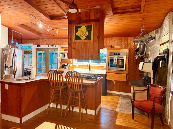 The Bell Moon Cottage | Half A Block To Downtown - Black Mountain, NC