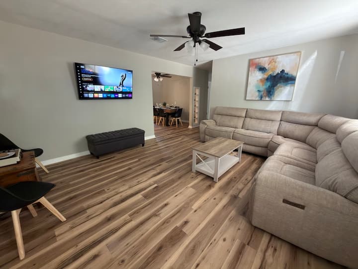 Patio Retreat • 10 Min Downtown • 20 Min Beach - Pensacola, FL