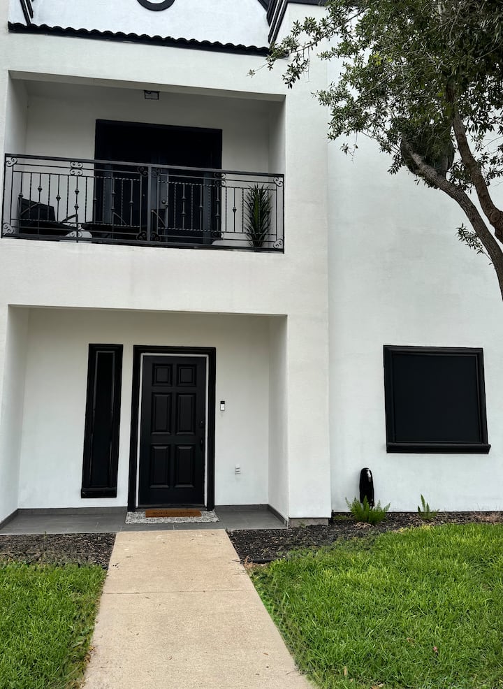 Townhouse On 4th - McAllen, TX