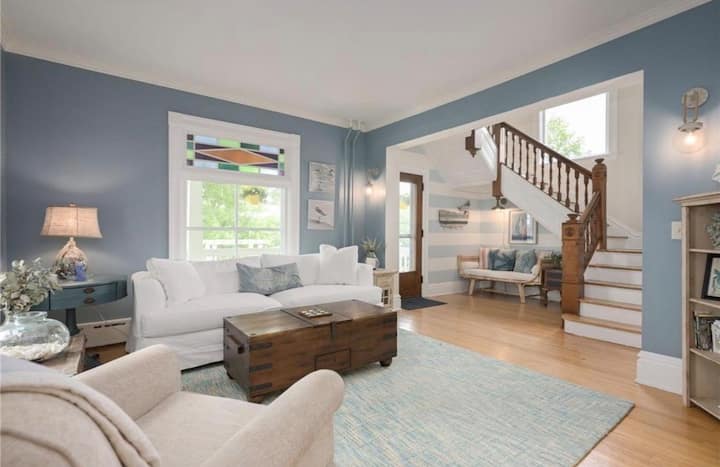 Beautiful Downtown Hudson Getaway | Walk To It All - Hudson, WI