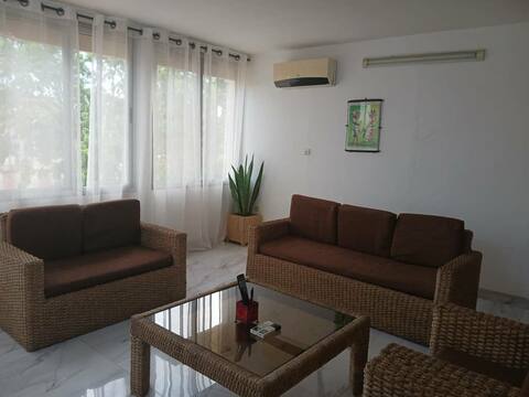 Apartment near airport- Goose Paw/Live Hedge