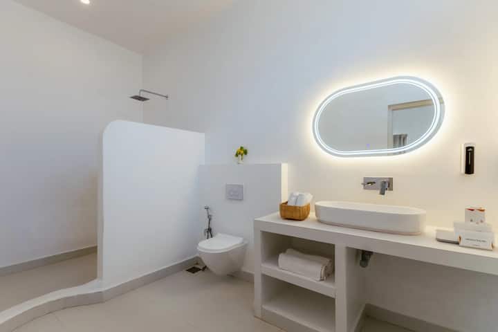 Full bathroom 1 image 1