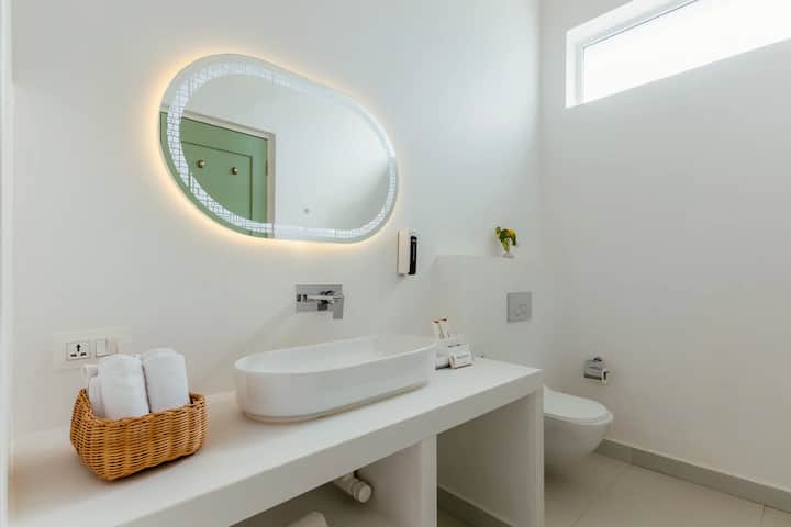 Full bathroom 3 image 1