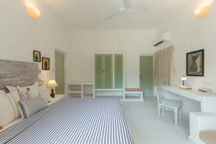 Bedroom 1 image 2
