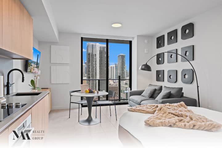 501 First | With Pool, Fitness & Co-working Spaces - Miami