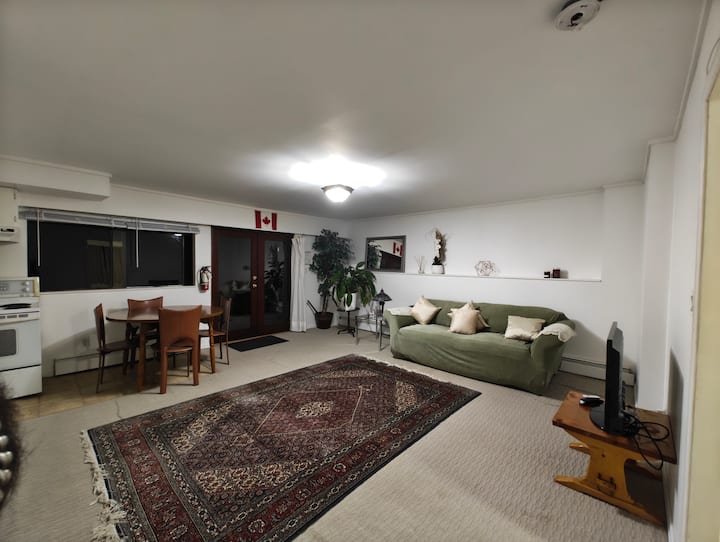 Private Entire Guest Suite• Separate Entrance - North Vancouver
