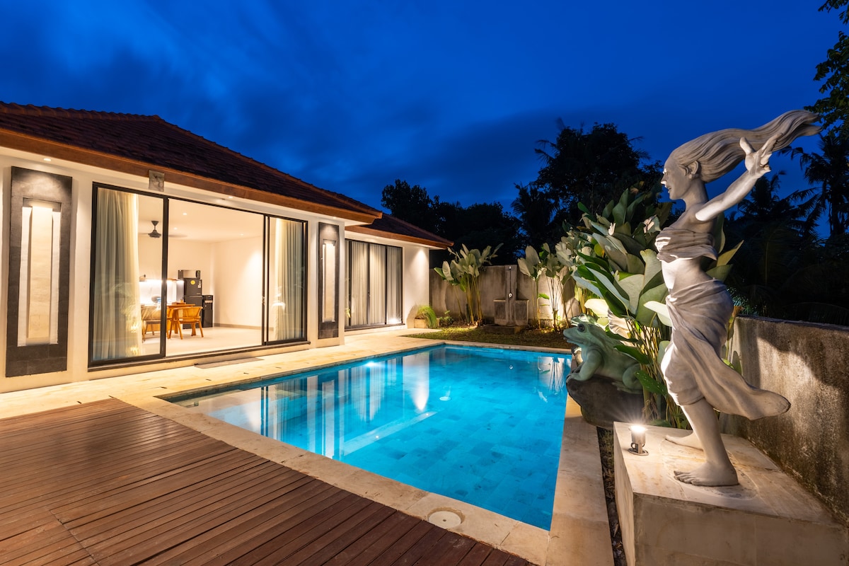 Villa in Ubud · ★5.0 · 2 bedrooms · 2 beds · 2 private baths รายการ Airbnb เปรียบเทียบ