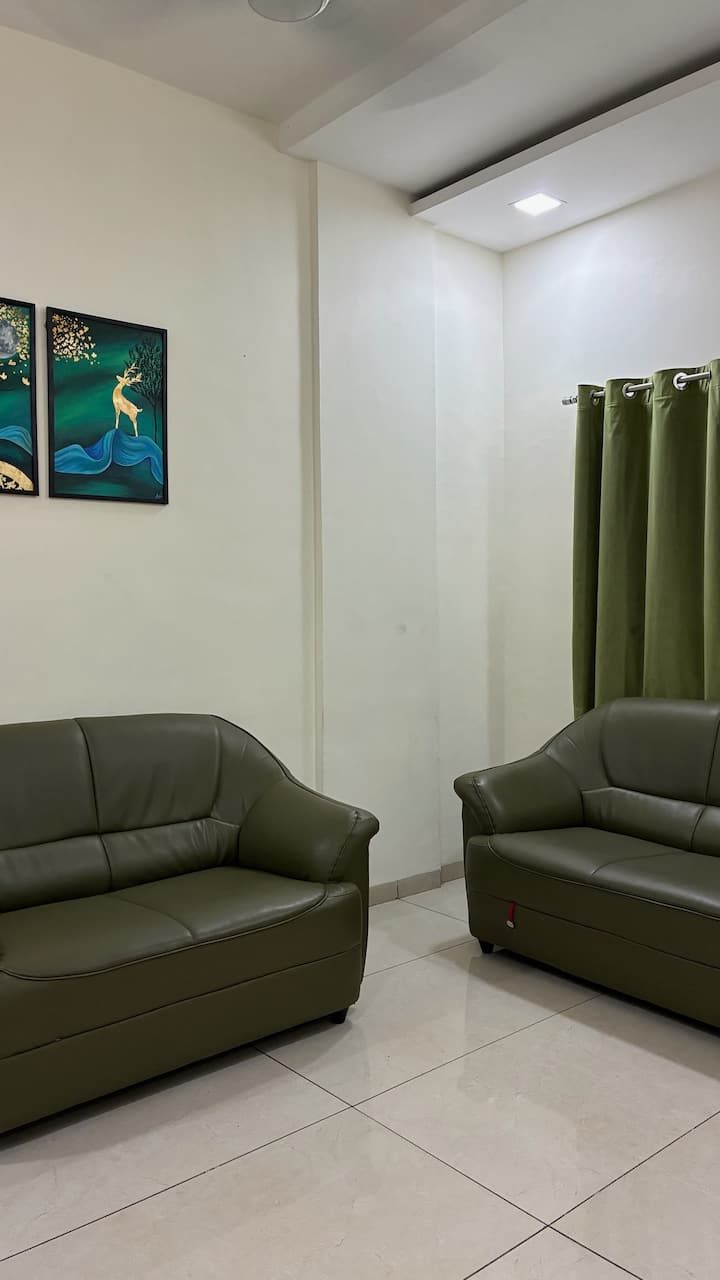 Ivory Stay|couple Friendly 2bhk| Balcony|city View - Aurangabad