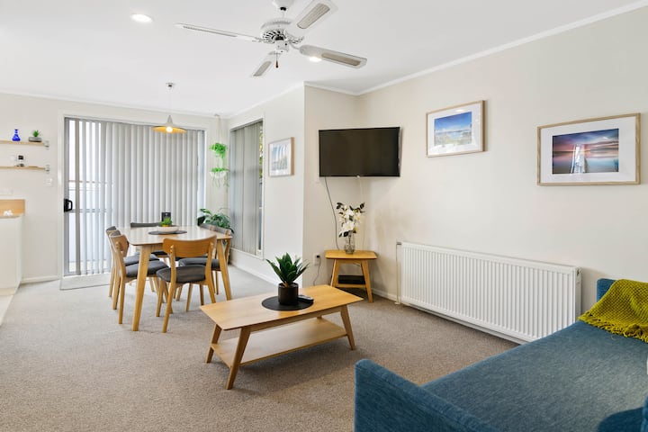 Hot Tub, Outdoor Deck Area And Easy Walk To Town - Rotorua