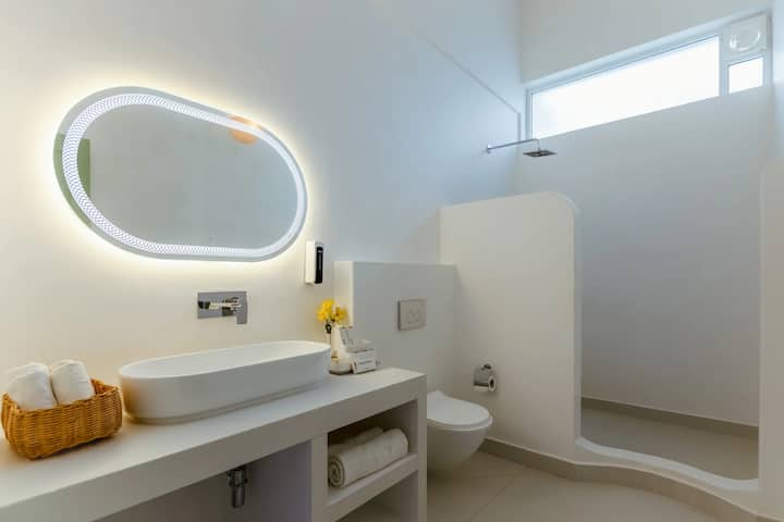 Full bathroom 1 image 1