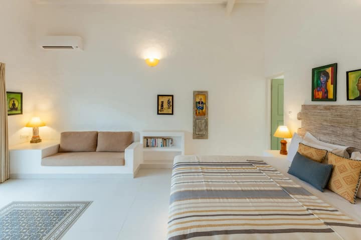 Bedroom 5 image 1