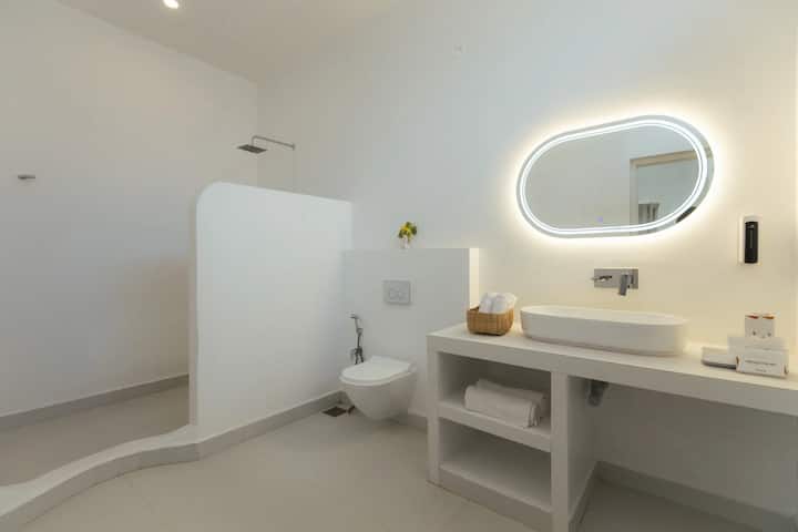 Full bathroom 1 image 1