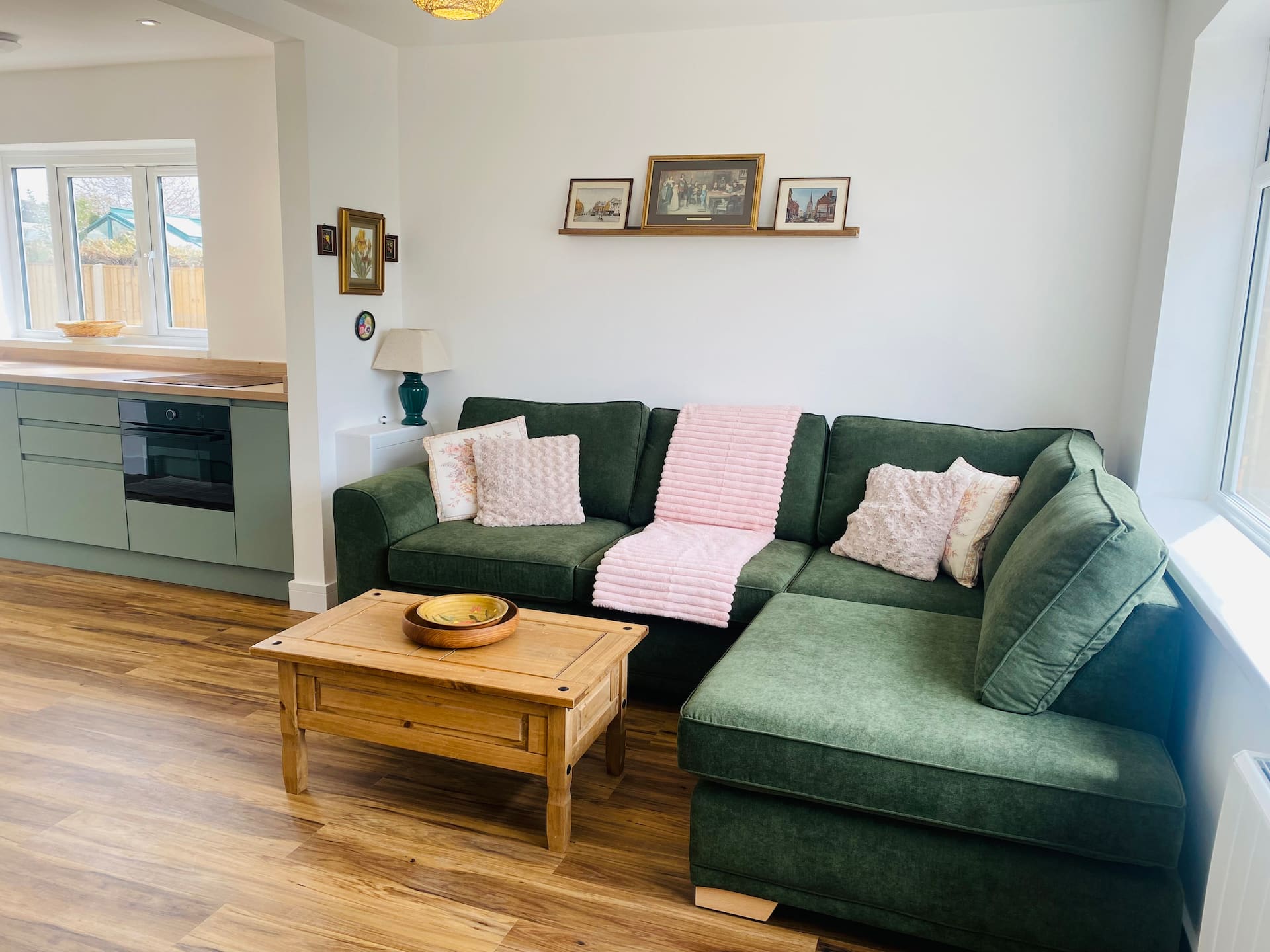 bungalow, quiet, accessible, parking for 2